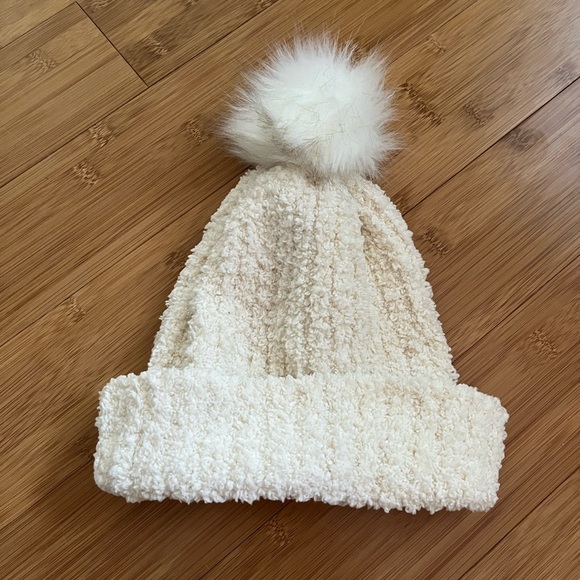 Fuzzy Winter Hat - Picture 1 of 4